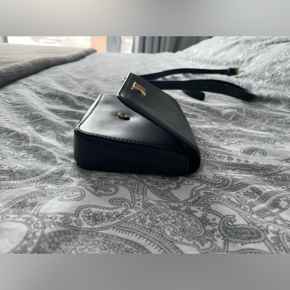 MICHAEL KORS Mott Black Leather Belt Bag - Picture 4 of 11